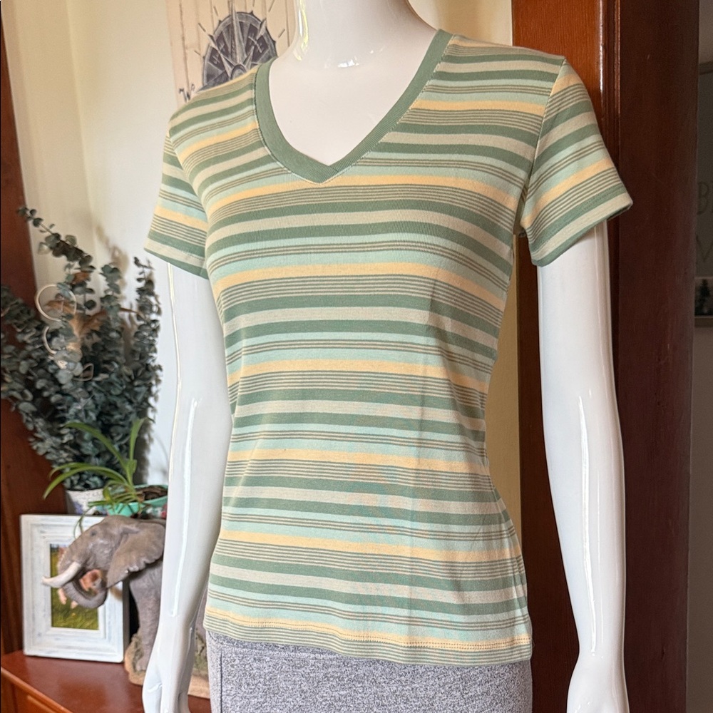NWT northern reflections size small cotton Striped V-Neck Women’s Top